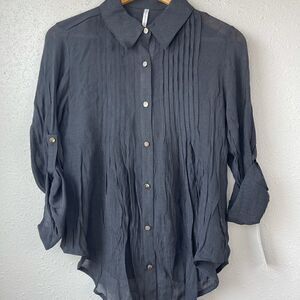 NWT Passports Women’s Button Top Size Medium